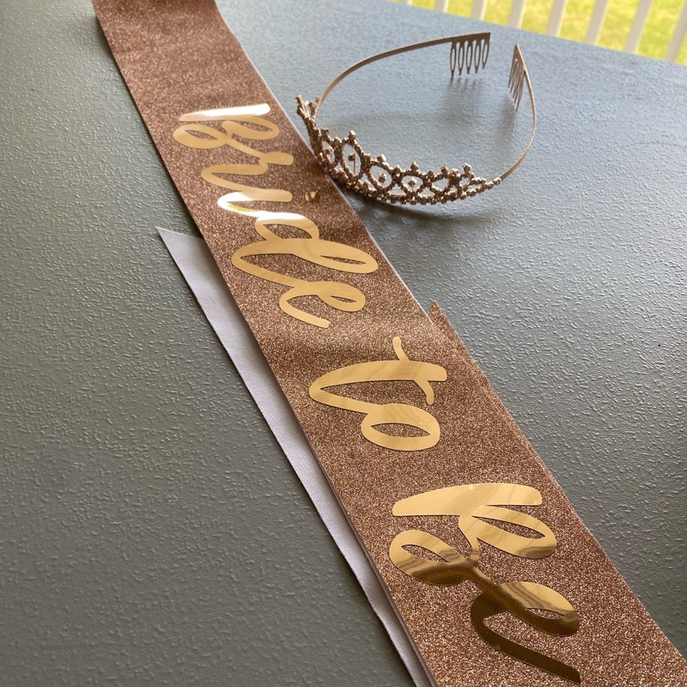 NWOT bride to be sash and tiara